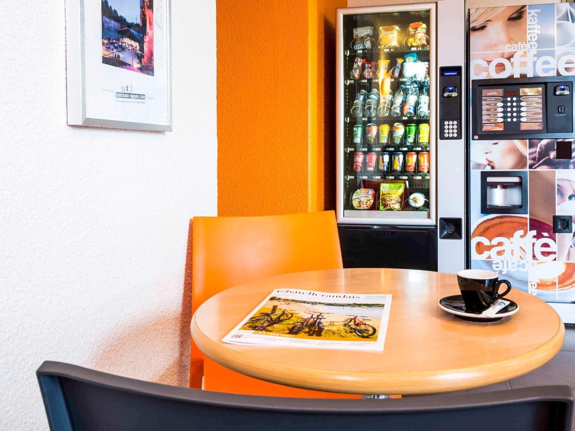 Ibis Budget Chatellerault Nord Esterno foto
