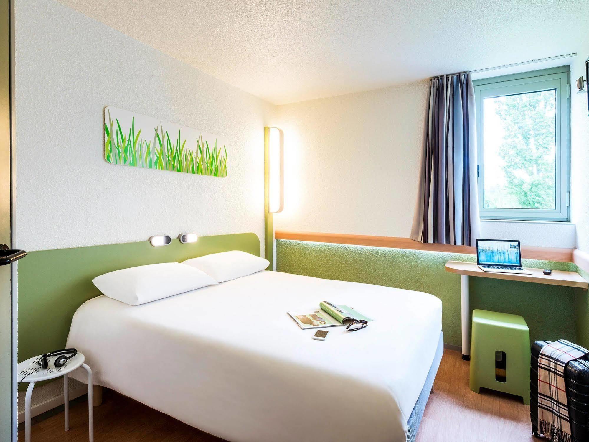 Ibis Budget Chatellerault Nord Esterno foto