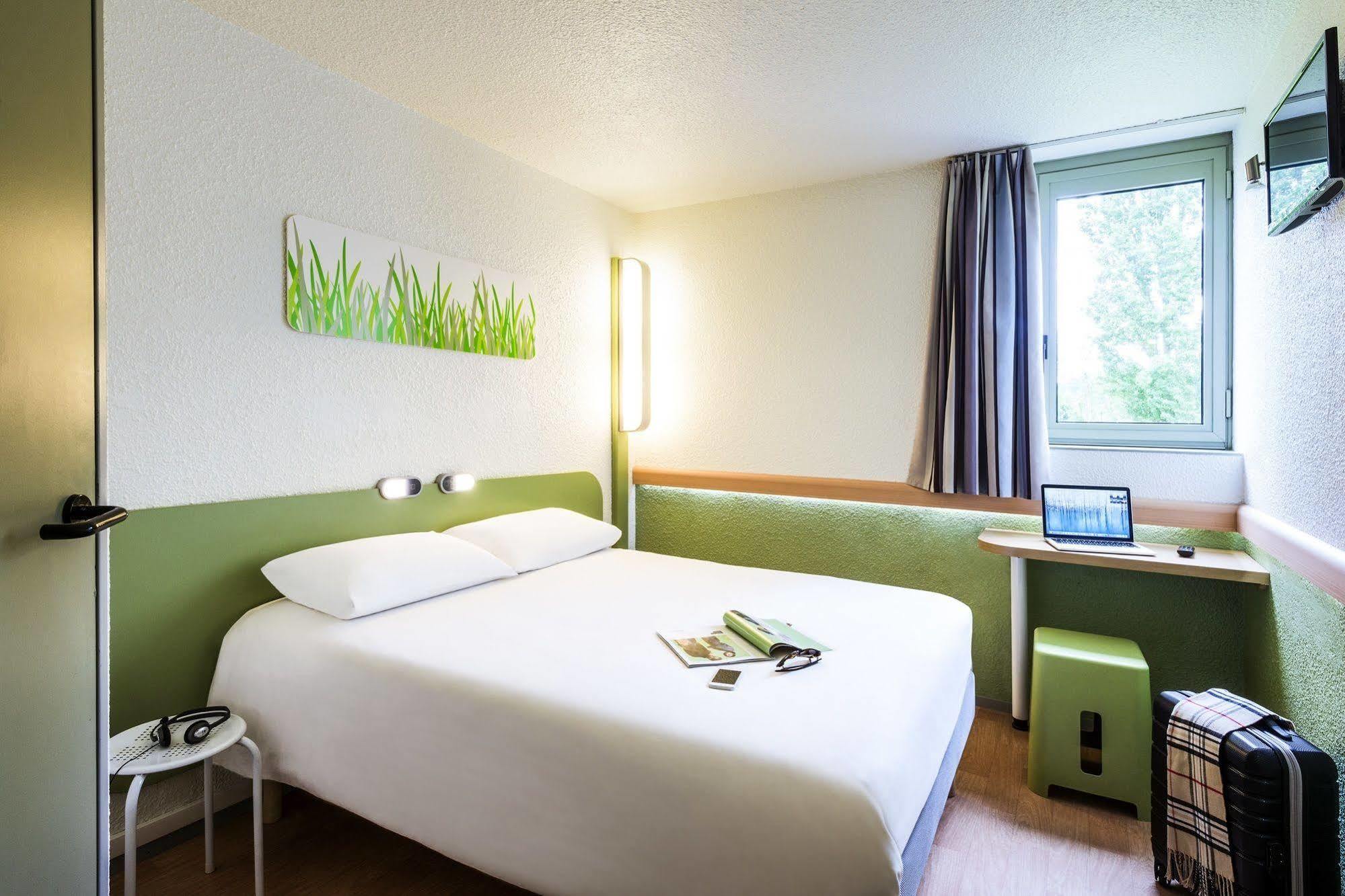Ibis Budget Chatellerault Nord Esterno foto